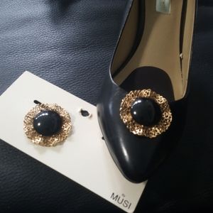 Musi shoe clips. Round gold/black